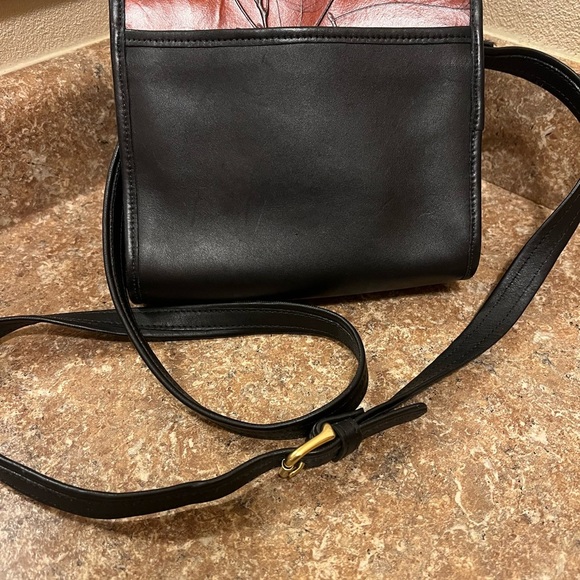 CL Whiting Black and Tan Leather Shoulder Bag - Picture 5 of 5